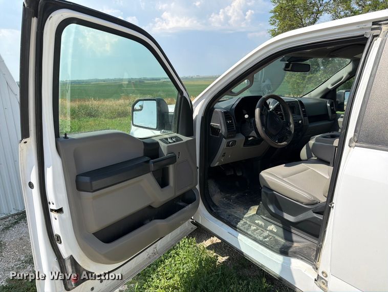 image for item DV8556 2019 Ford F150 Ext. Cab pickup truck