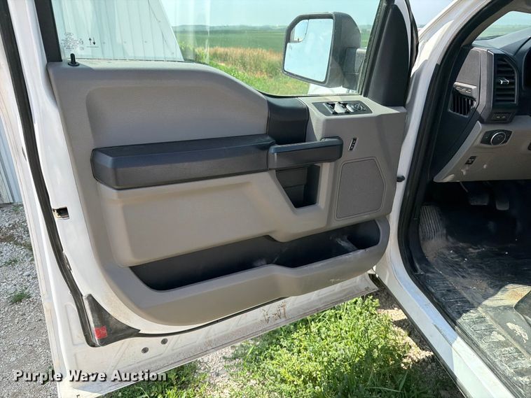 image for item DV8556 2019 Ford F150 Ext. Cab pickup truck