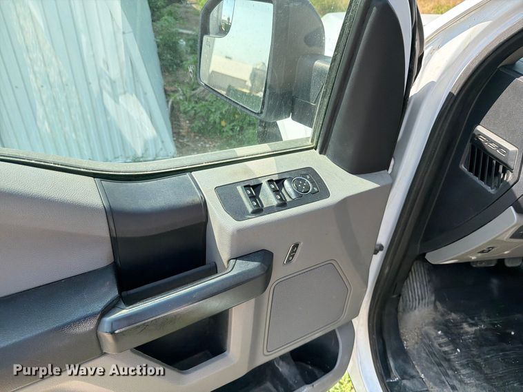 image for item DV8556 2019 Ford F150 Ext. Cab pickup truck