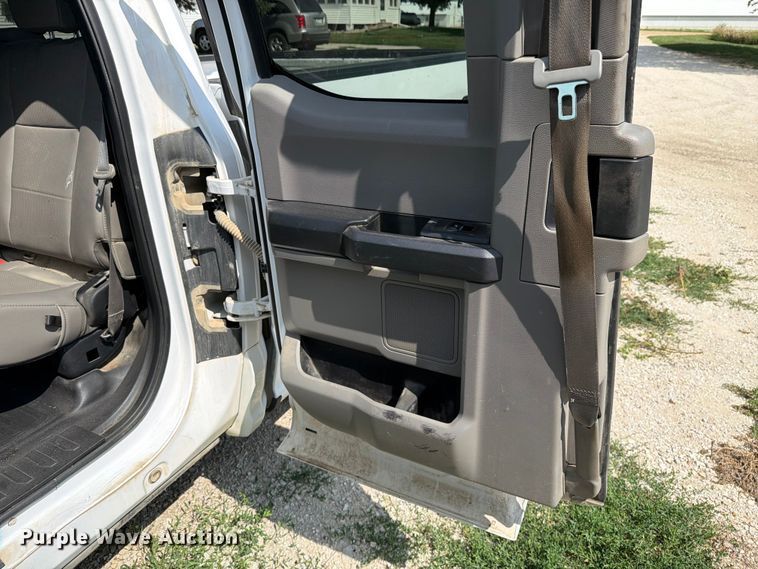 image for item DV8556 2019 Ford F150 Ext. Cab pickup truck