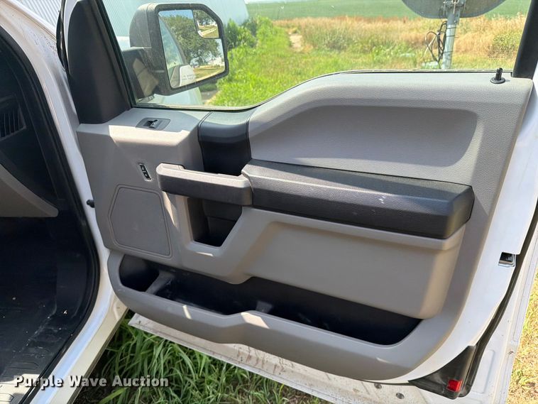 image for item DV8556 2019 Ford F150 Ext. Cab pickup truck