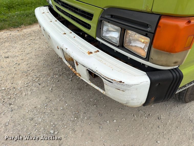 image for item DV8563 2002 Isuzu NPR box truck
