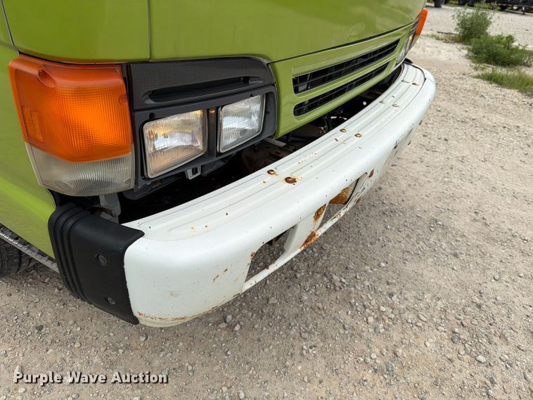 image for item DV8563 2002 Isuzu NPR box truck