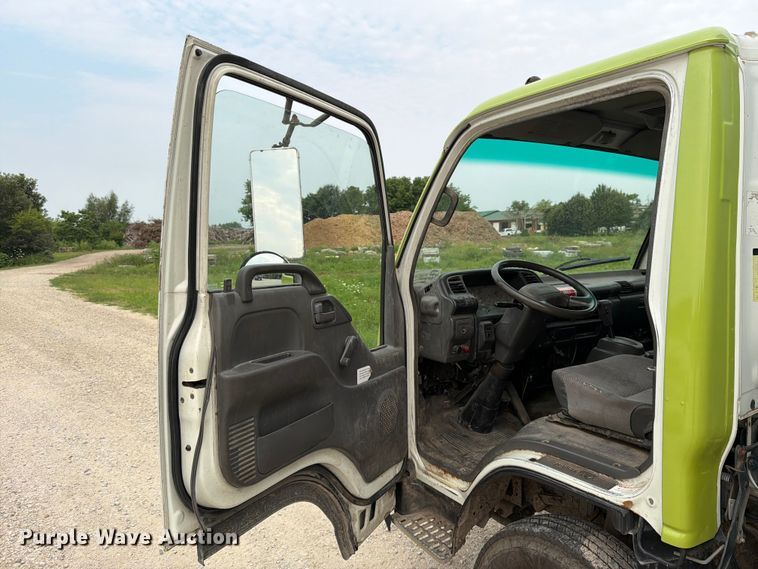 image for item DV8563 2002 Isuzu NPR box truck