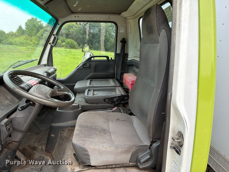 image for item DV8563 2002 Isuzu NPR box truck