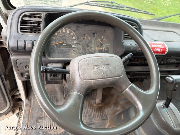 image for item DV8563 2002 Isuzu NPR box truck