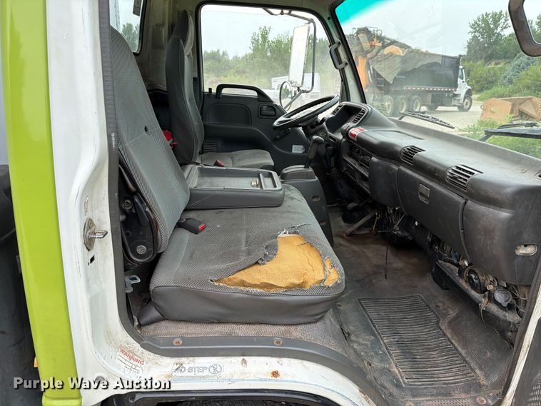 image for item DV8563 2002 Isuzu NPR box truck