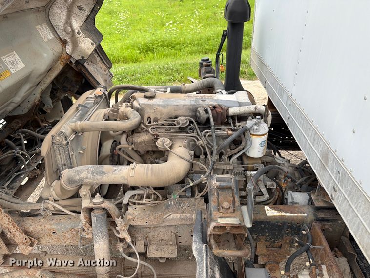 image for item DV8563 2002 Isuzu NPR box truck