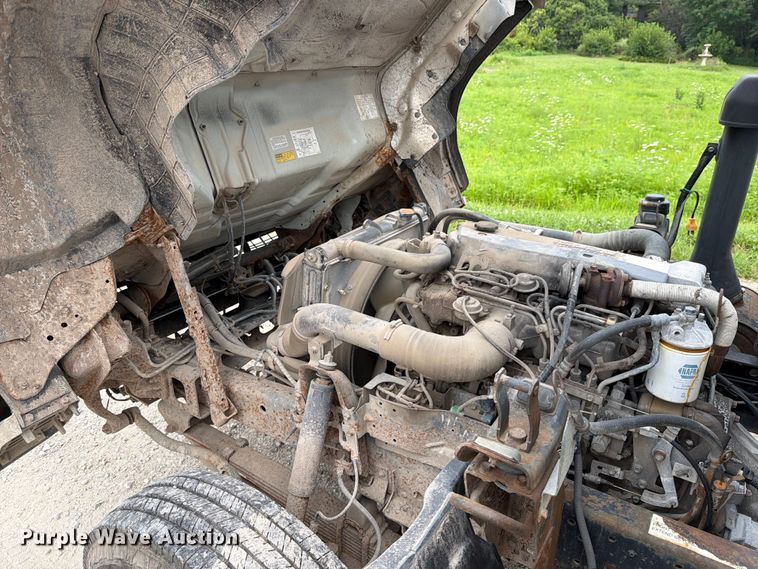 image for item DV8563 2002 Isuzu NPR box truck