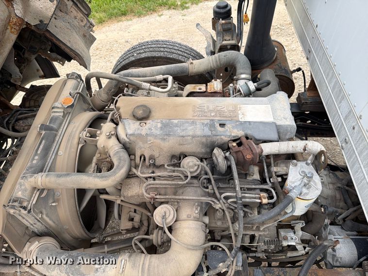 image for item DV8563 2002 Isuzu NPR box truck