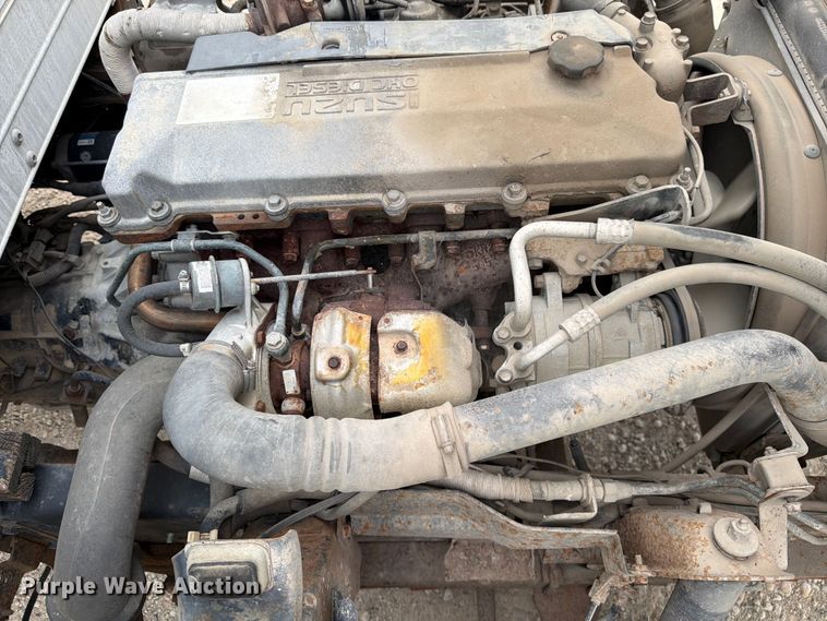 image for item DV8563 2002 Isuzu NPR box truck