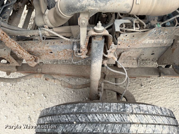 image for item DV8563 2002 Isuzu NPR box truck