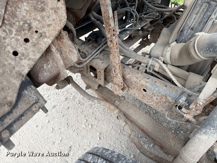 image for item DV8563 2002 Isuzu NPR box truck