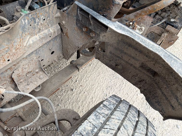 image for item DV8563 2002 Isuzu NPR box truck