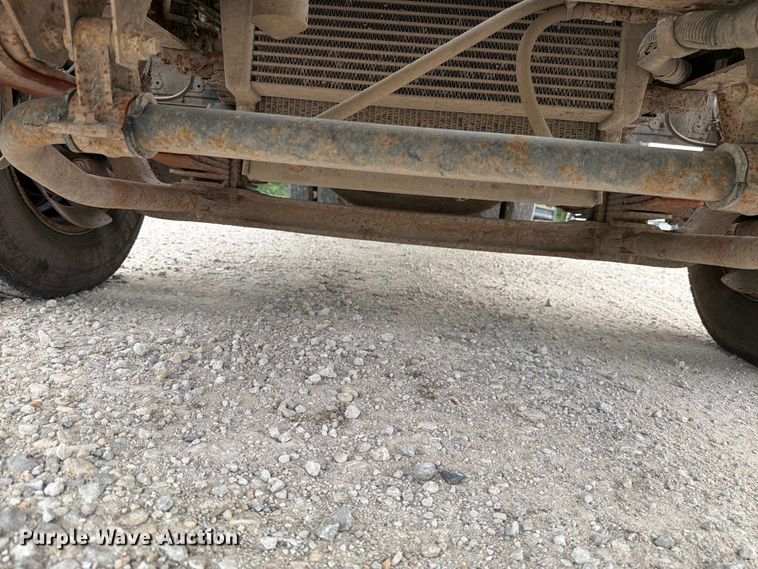 image for item DV8563 2002 Isuzu NPR box truck