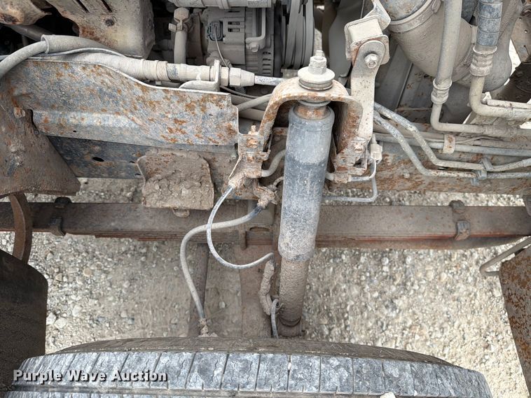 image for item DV8563 2002 Isuzu NPR box truck
