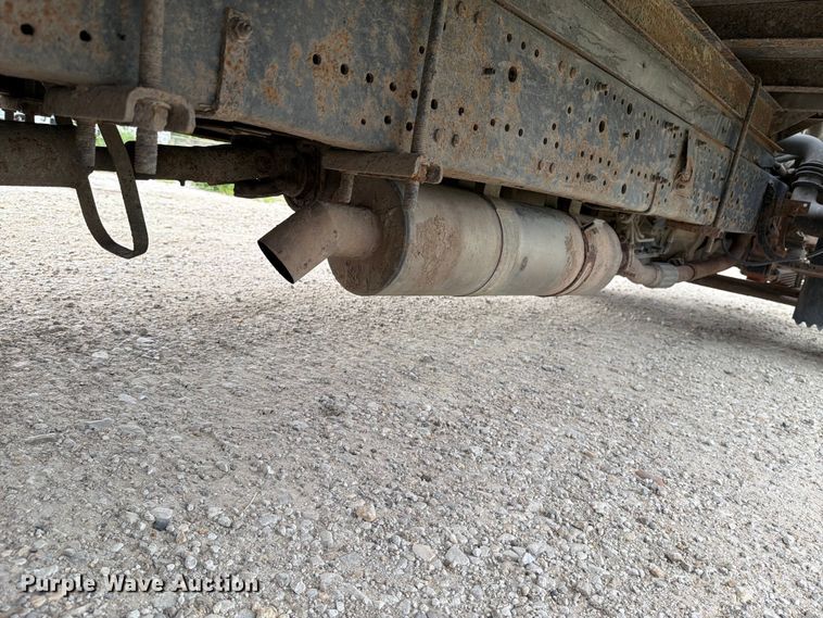 image for item DV8563 2002 Isuzu NPR box truck