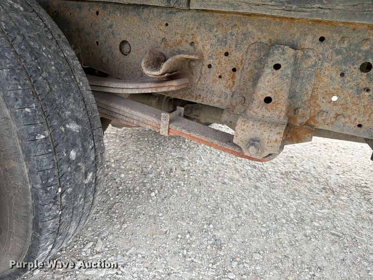 image for item DV8563 2002 Isuzu NPR box truck