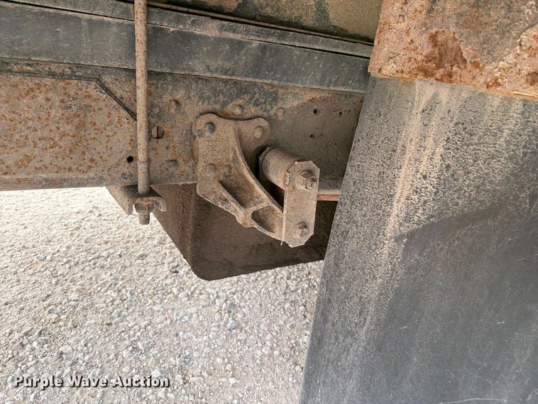 image for item DV8563 2002 Isuzu NPR box truck