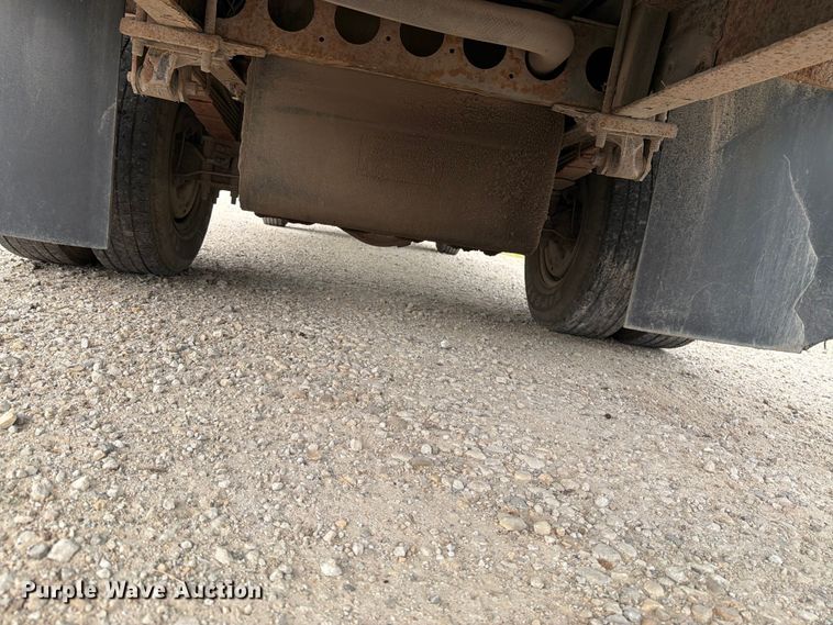 image for item DV8563 2002 Isuzu NPR box truck