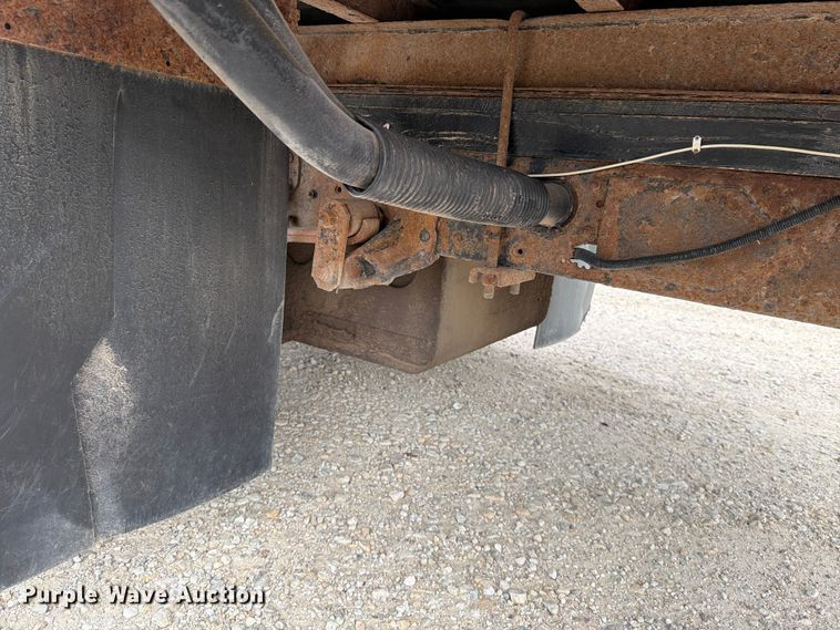 image for item DV8563 2002 Isuzu NPR box truck