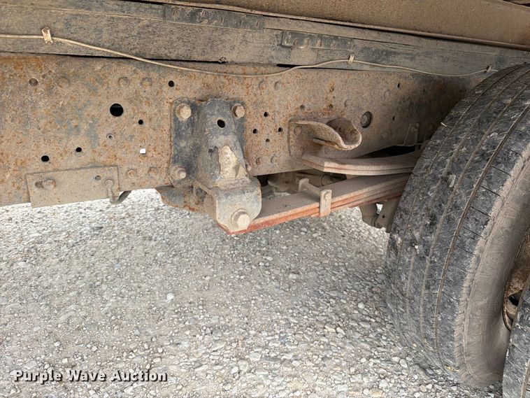 image for item DV8563 2002 Isuzu NPR box truck