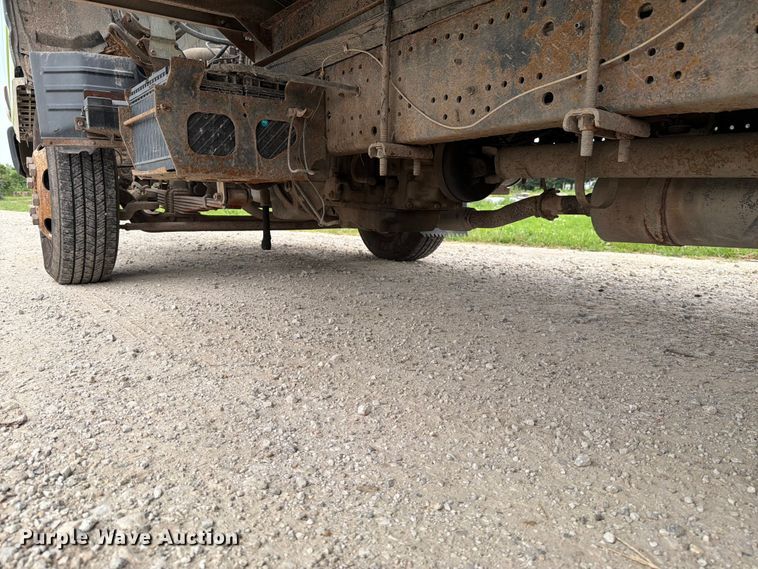 image for item DV8563 2002 Isuzu NPR box truck