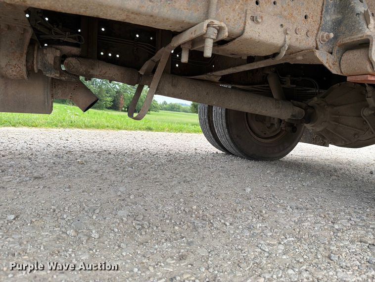 image for item DV8563 2002 Isuzu NPR box truck