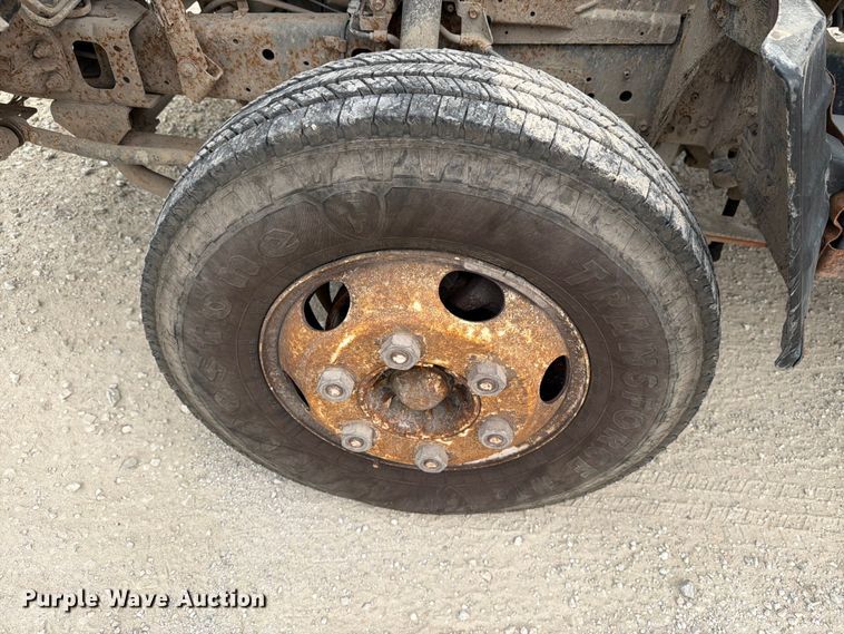 image for item DV8563 2002 Isuzu NPR box truck