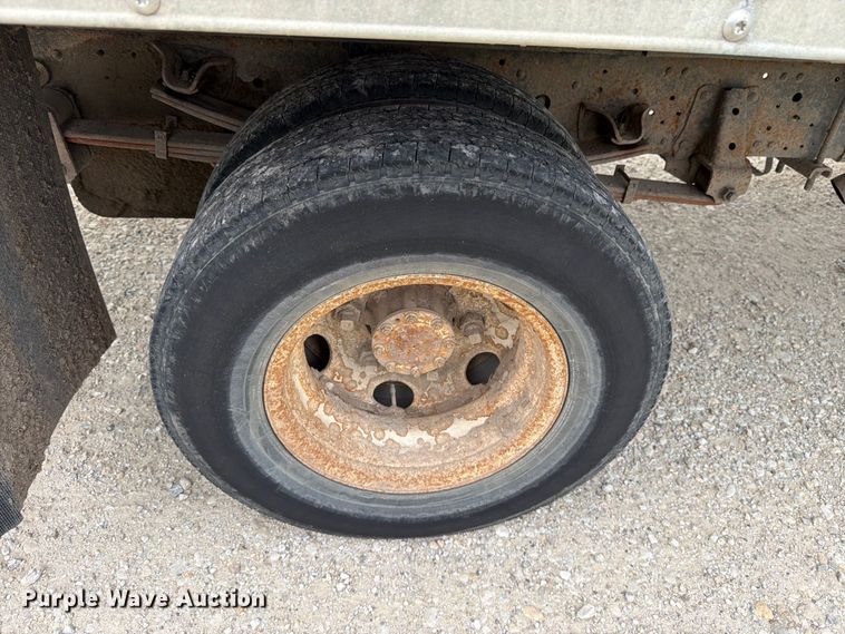 image for item DV8563 2002 Isuzu NPR box truck