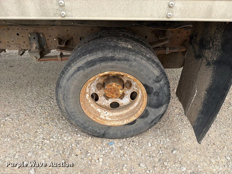 image for item DV8563 2002 Isuzu NPR box truck
