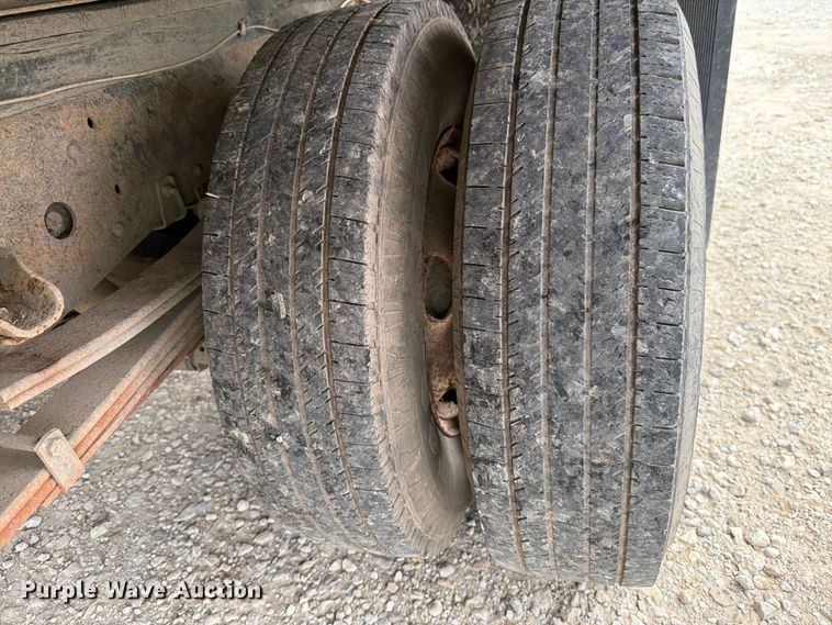 image for item DV8563 2002 Isuzu NPR box truck