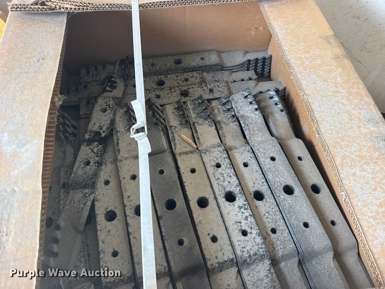 image for item DY3088 Approximately (1,055) 890-699c mower blades