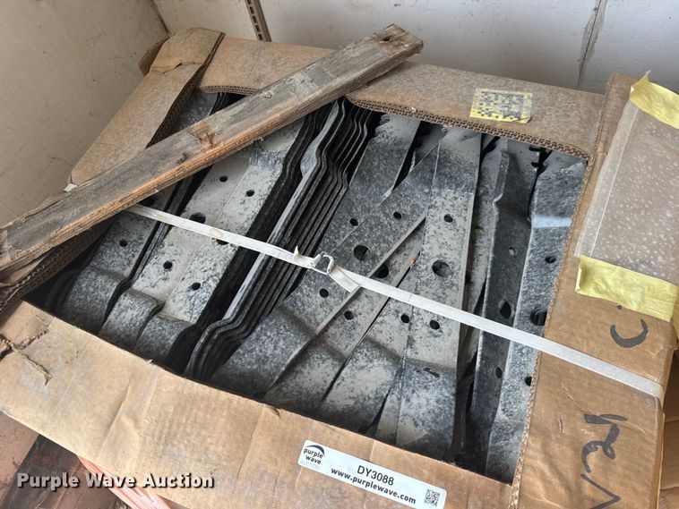 image for item DY3088 Approximately (1,055) 890-699c mower blades