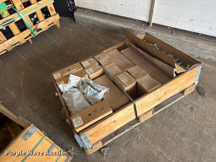 image for item DY3097 Approximately 325 M20x90 10.9 hex bolts