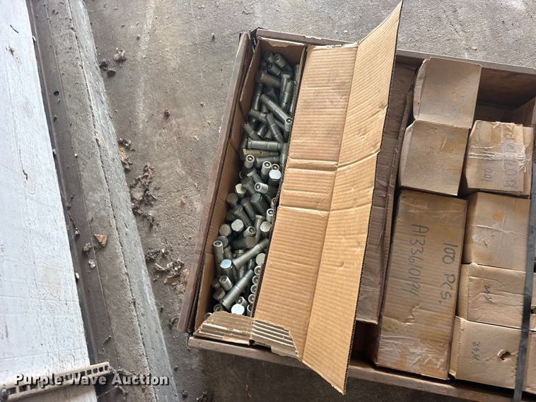 image for item DY3097 Approximately 325 M20x90 10.9 hex bolts