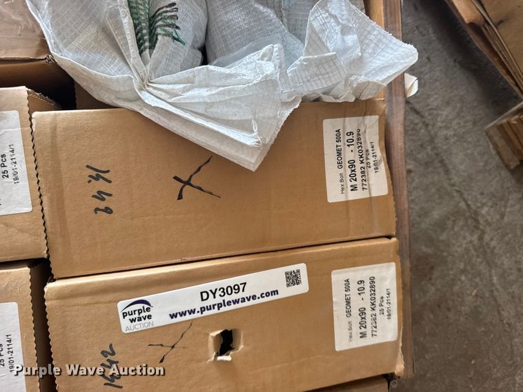 image for item DY3097 Approximately 325 M20x90 10.9 hex bolts