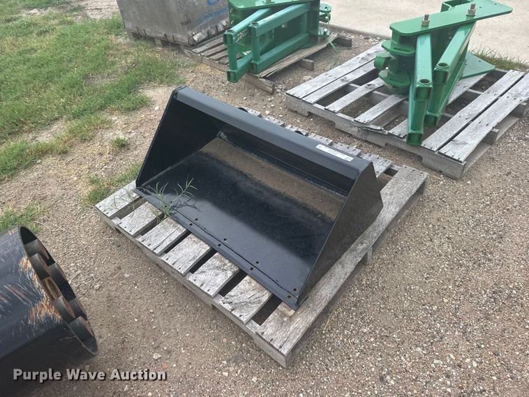 AP-CL142LC compact utility loader bucket