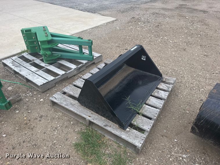 image for item DY3101 Compact skid steer bucket