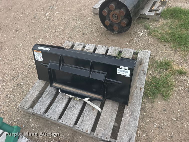 image for item DY3101 Compact skid steer bucket