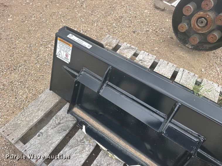 image for item DY3101 Compact skid steer bucket