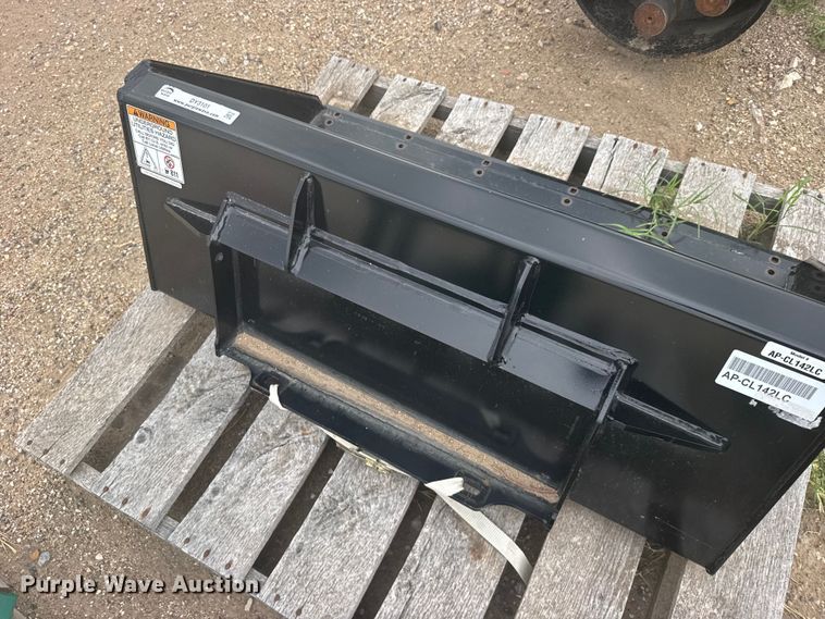 image for item DY3101 Compact skid steer bucket