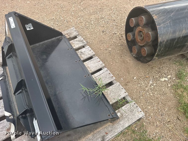 image for item DY3101 Compact skid steer bucket