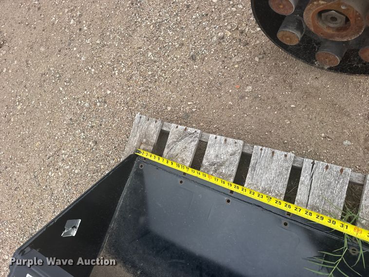 image for item DY3101 Compact skid steer bucket