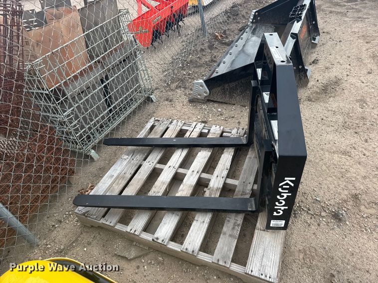 image for item DY3113 Kubota COF1242 compact skid steer forks