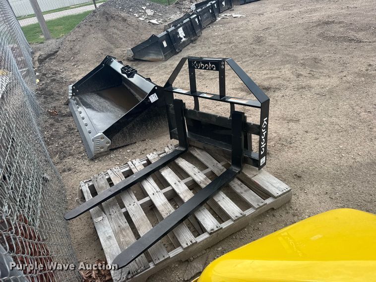 image for item DY3113 Kubota COF1242 compact skid steer forks