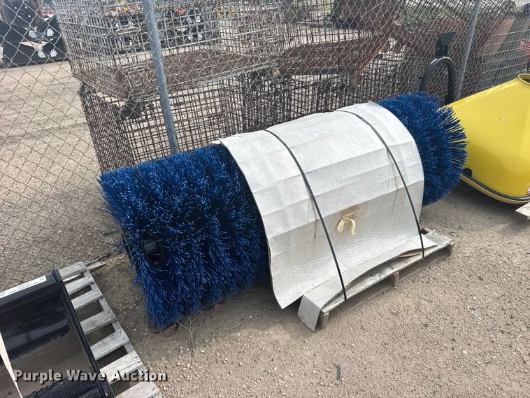 image for item DY3115 Skid steer broom