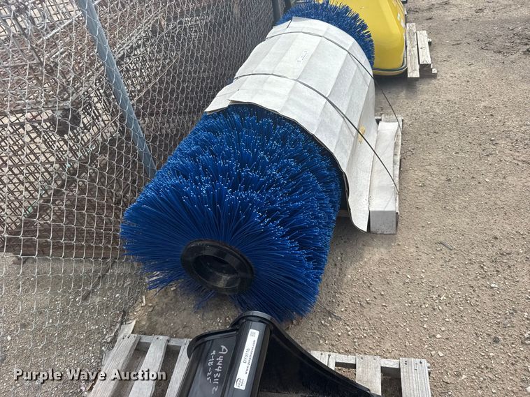 image for item DY3115 Skid steer broom