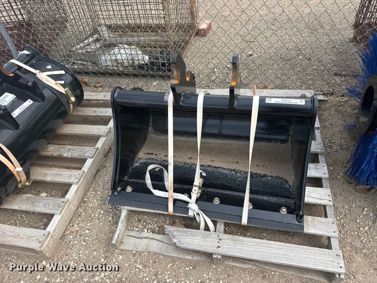 image for item DY3116 Land Pride K7877B Mini excavator bucket