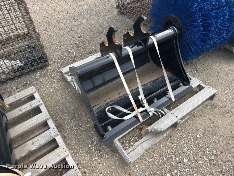 image for item DY3116 Land Pride K7877B Mini excavator bucket